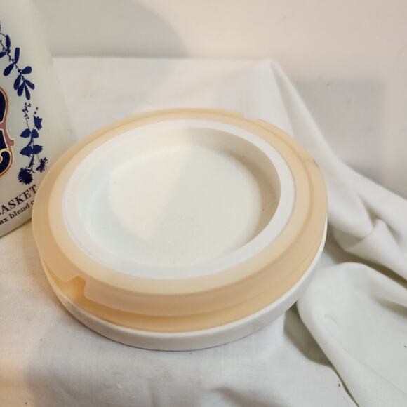 Bath & Body Works Easter Candy Basket 3-Wick Candle 14.5 oz Unused - Picture 4 of 5